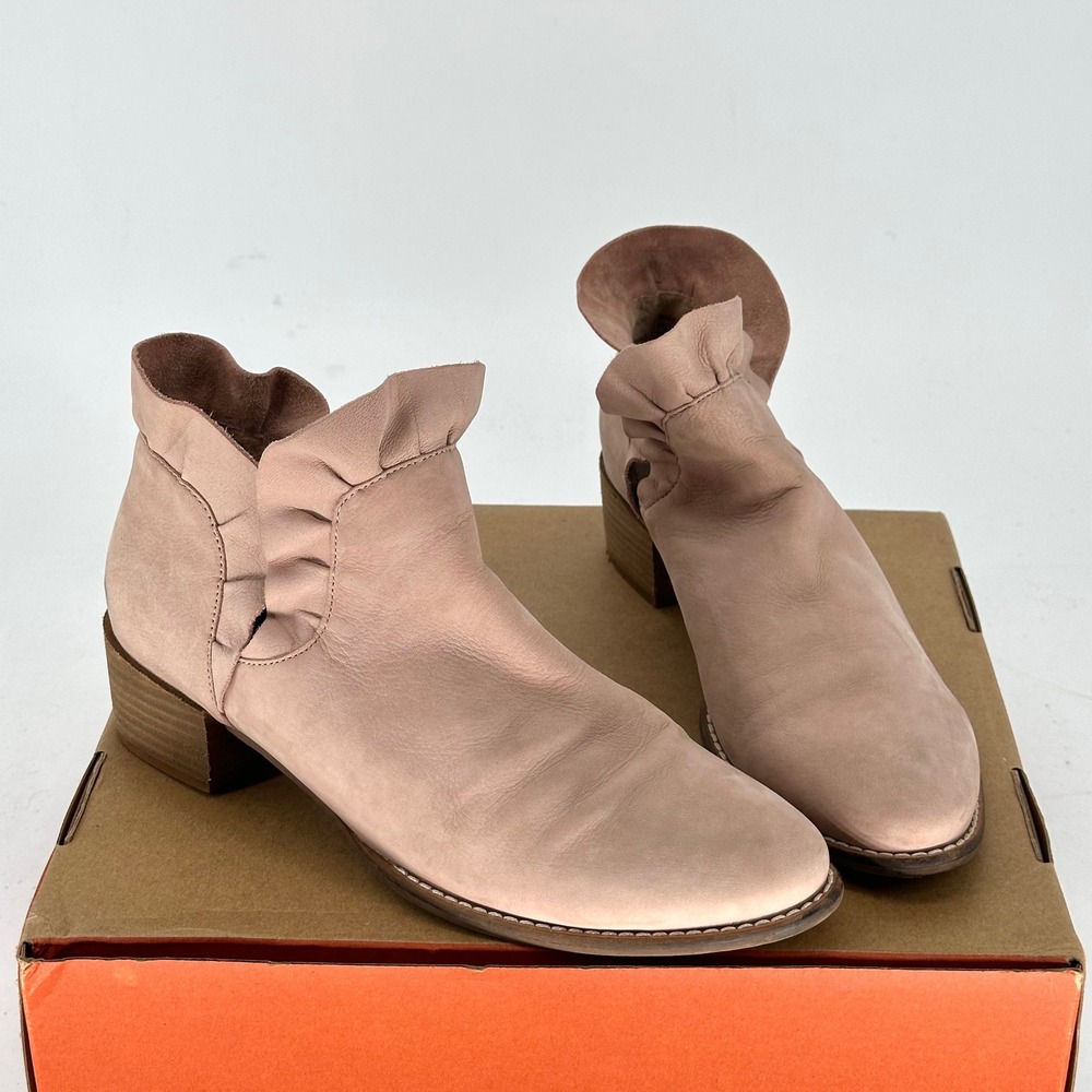 Seychelles Renowned Pink Ruffle Ankle Bootie Low Block Heel V Cut Sides Women 10